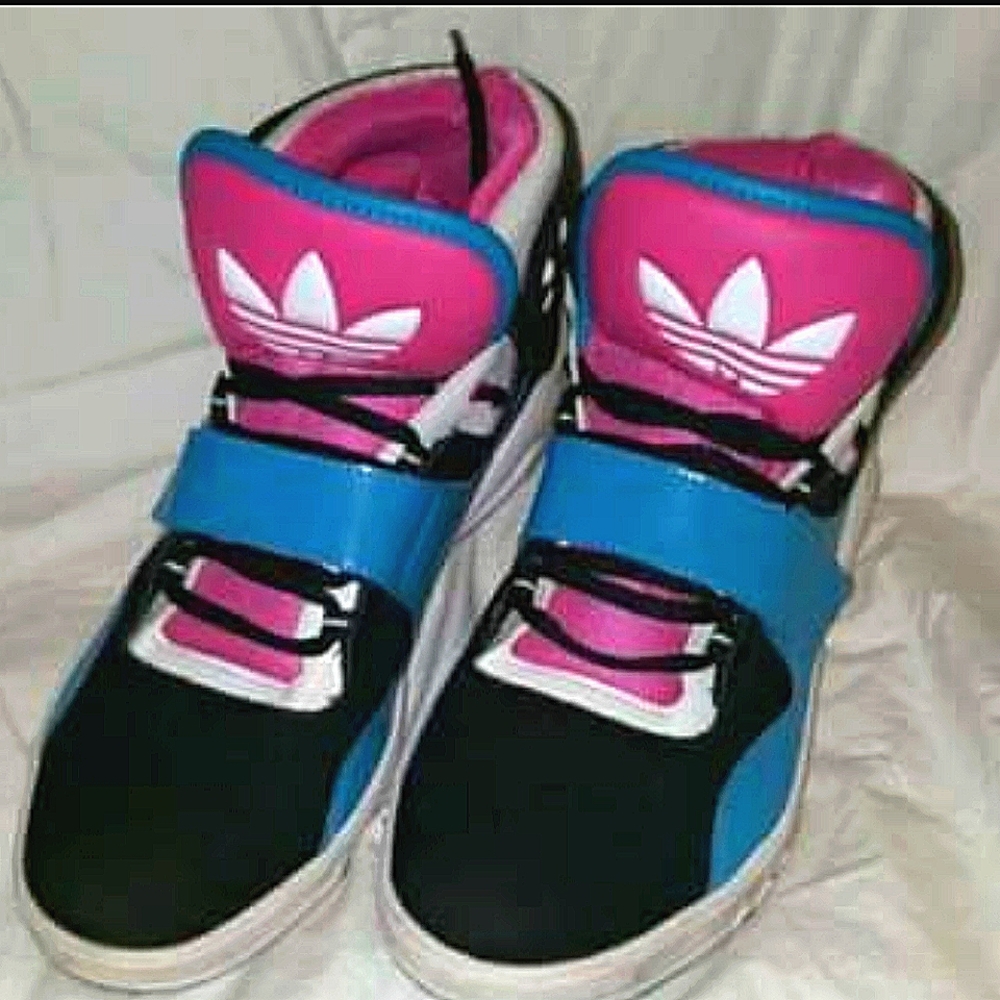 Women's Adidas Roundhouse Shoes
